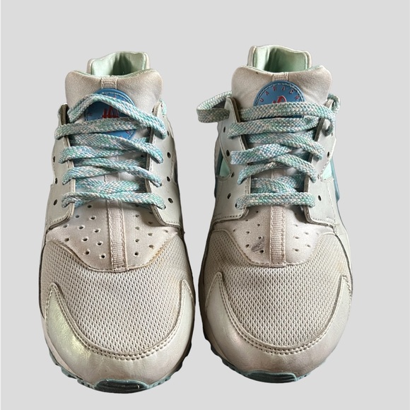 Nike Air Huarache Running Shoe - Picture 2 of 6